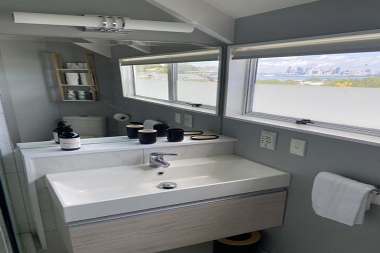 Photo of property in 5a Bruce Street, Northcote Point, Auckland, 0627