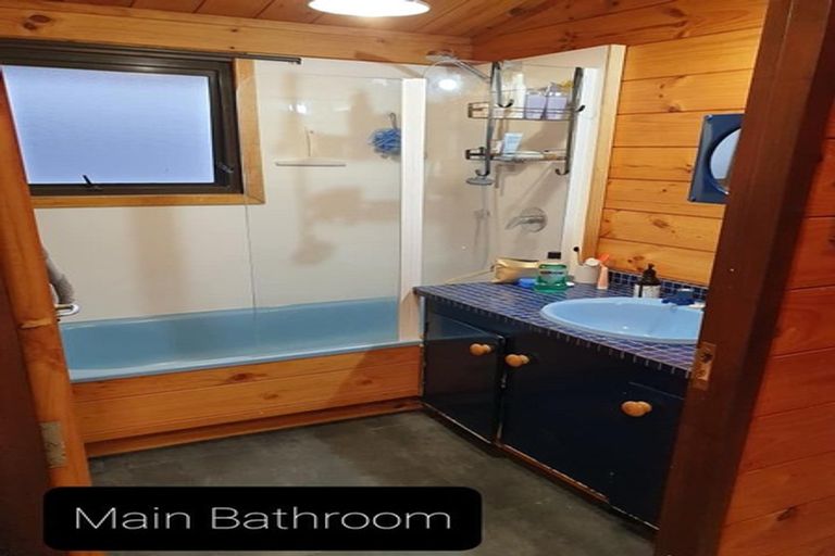 Photo of property in 87 Allington Road, Karori, Wellington, 6012