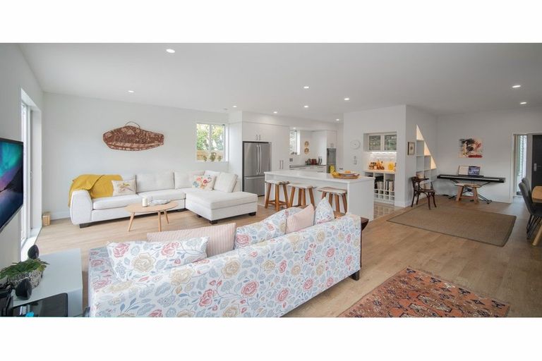 Photo of property in 17 Innes Road, St Albans, Christchurch, 8052