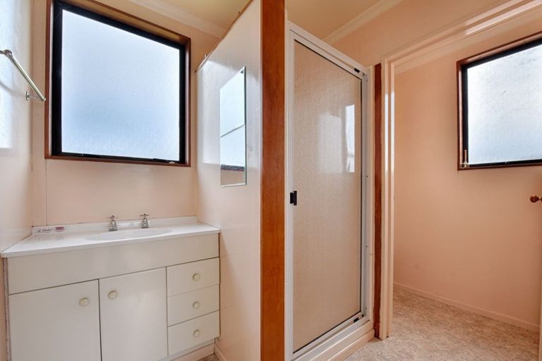 Photo of property in 2 Antrim Street, Waikawa, Tokanui, 9884