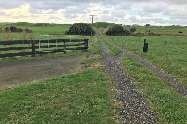 Photo of property in 89 Porikapa Road, Warea, New Plymouth, 4381