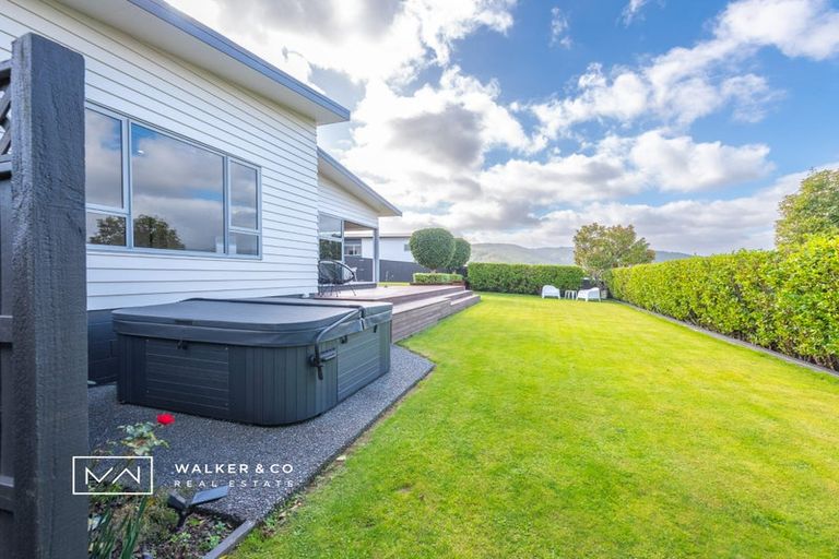 Photo of property in 19 Riverstone Drive, Riverstone Terraces, Upper Hutt, 5018