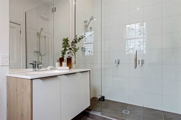 Photo of property in 200 Edgeware Road, Edgeware, Christchurch, 8013