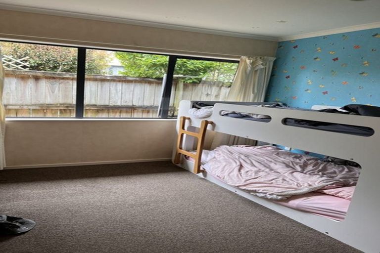 Photo of property in 28 Feeny Crescent, East Tamaki, Auckland, 2013