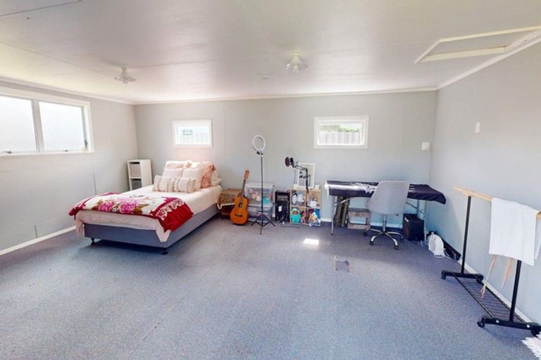 Photo of property in 23 Featherston Street, Takaro, Palmerston North, 4412
