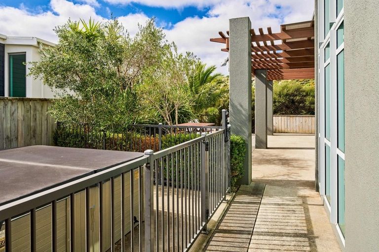 Photo of property in 35 Endeavour Drive, Whitby, Porirua, 5024