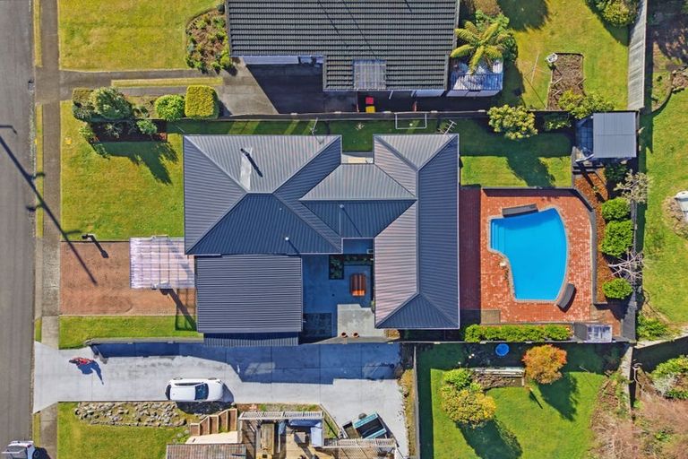 Photo of property in 15 Carter Drive, Pomare, Rotorua, 3015