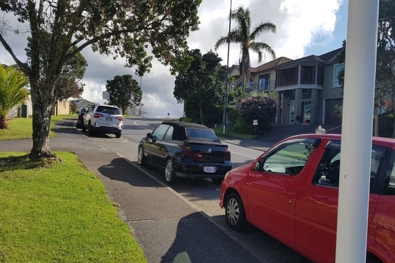 Photo of property in 2 Graham Collins Drive, Windsor Park, Auckland, 0632