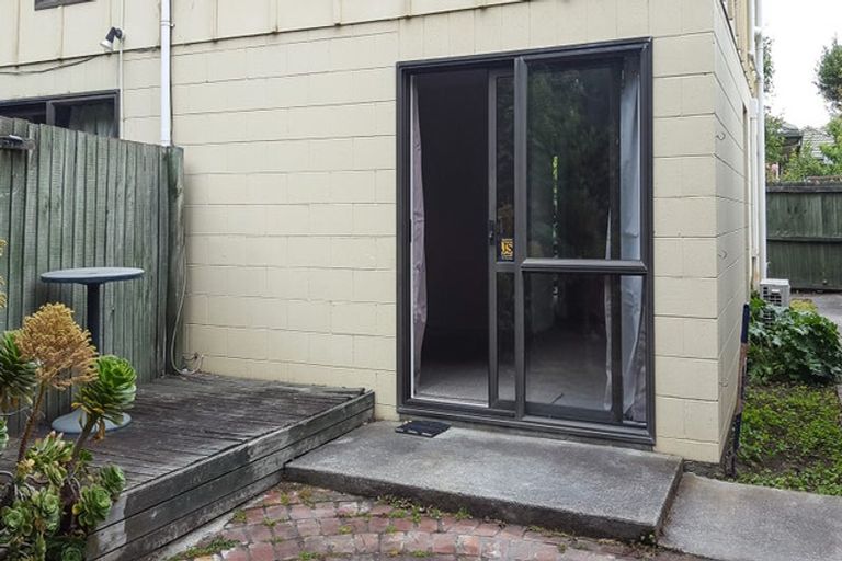 Photo of property in 4/19 Grove Road, Addington, Christchurch, 8024