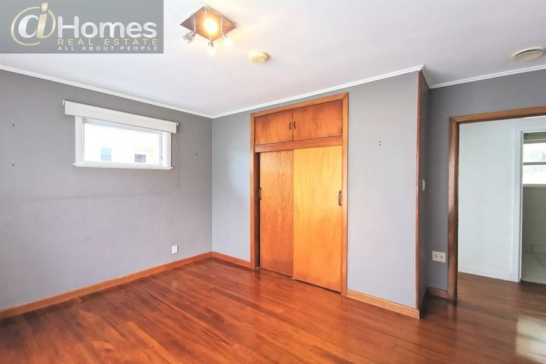 Photo of property in 69 Taikata Road, Te Atatu Peninsula, Auckland, 0610