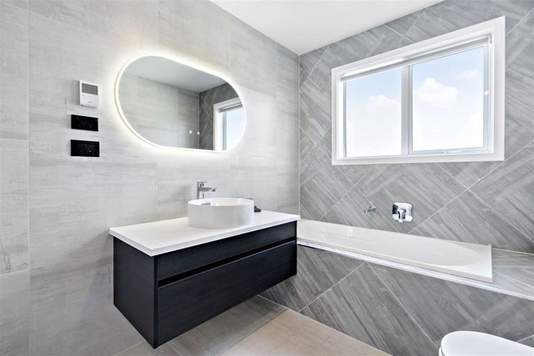 Photo of property in 37 Nobilo Road, Kumeu, 0810