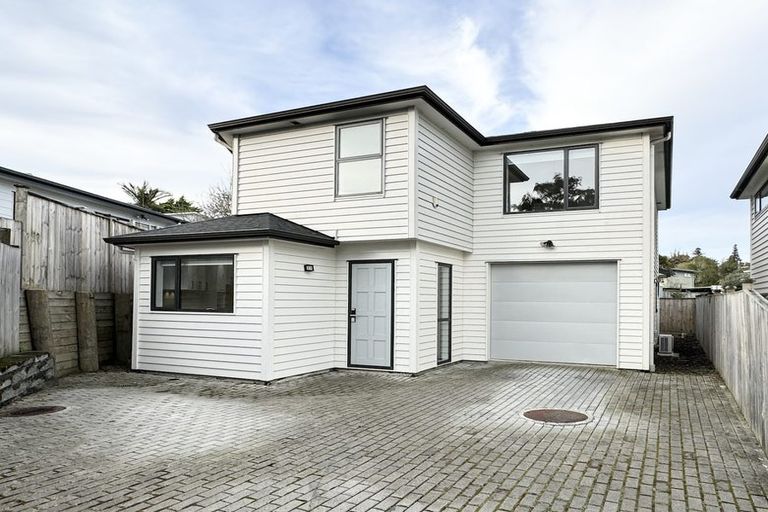 Photo of property in 6c St Catherine Crescent, West Harbour, Auckland, 0618