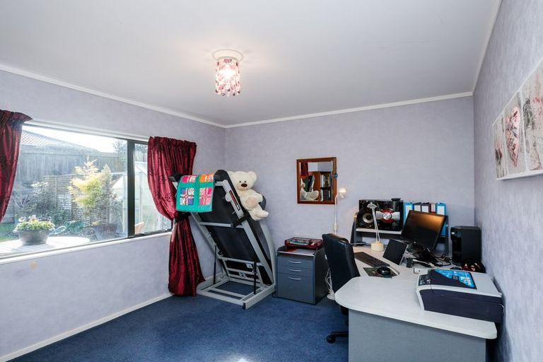 Photo of property in 11 Aspen Way, Kelvin Grove, Palmerston North, 4414