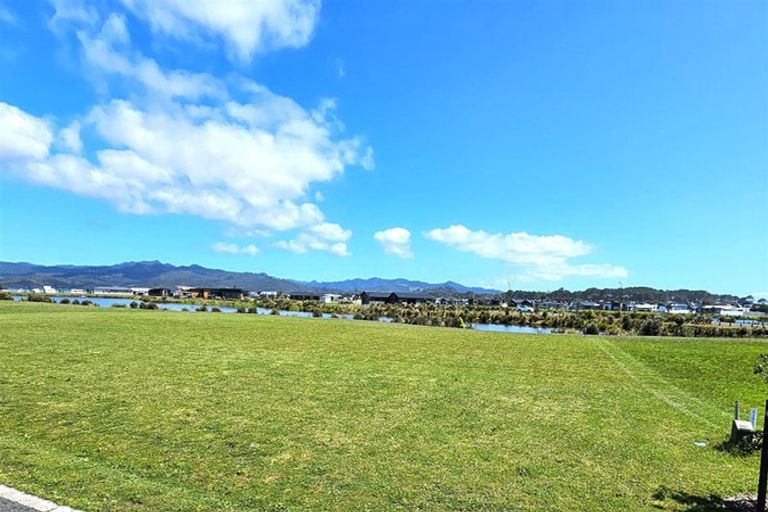 Photo of property in 106 Takapu Close, Matarangi, 3592
