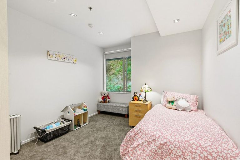 Photo of property in Patent 326 Apartments, 209s/326 Evans Bay Parade, Hataitai, Wellington, 6021