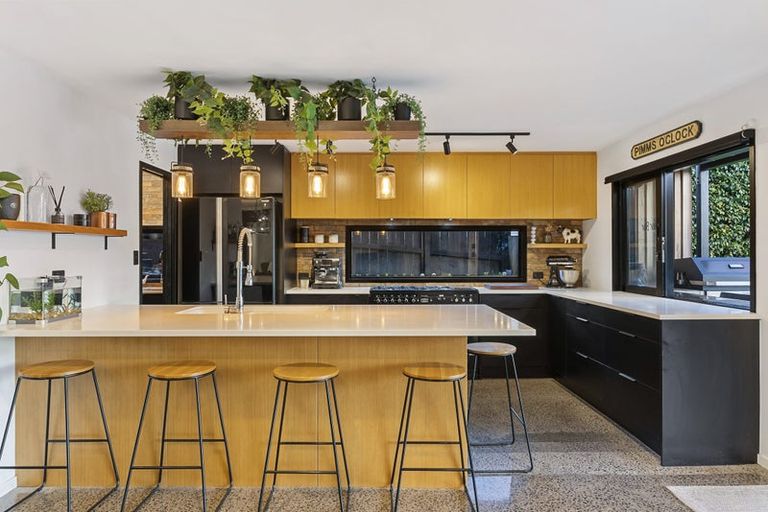 Photo of property in 172 Bleakhouse Road, Mellons Bay, Auckland, 2014