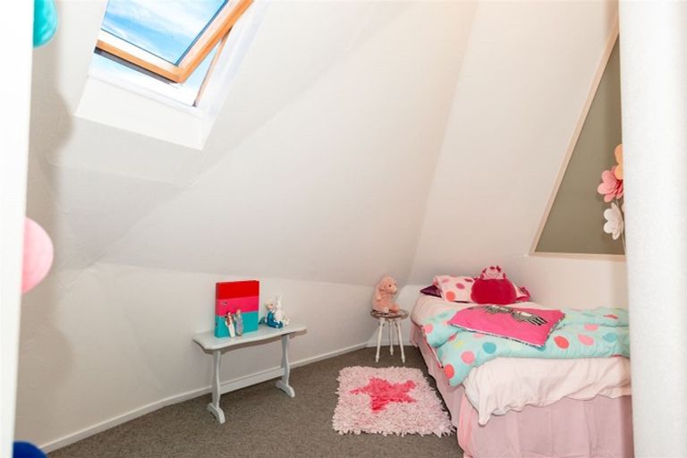 Photo of property in 2/280 Memorial Avenue, Burnside, Christchurch, 8053