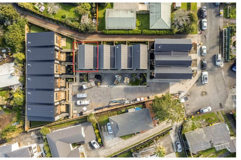 Photo of property in 27f Dawnhaven Drive, Te Atatu Peninsula, Auckland, 0610