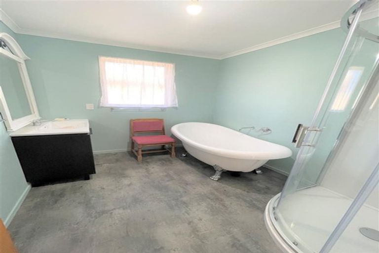 Photo of property in 19 Timaru Road, Waimate, 7924