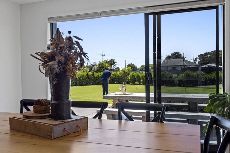 Photo of property in 8 Tikorangi Road East, Tikorangi, 4383