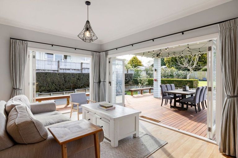 Photo of property in 30 Williams Street, Cambridge, 3434