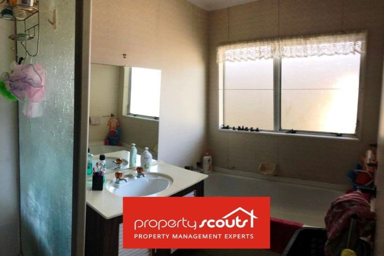 Photo of property in 2/7 Highland Park Drive, Highland Park, Auckland, 2010