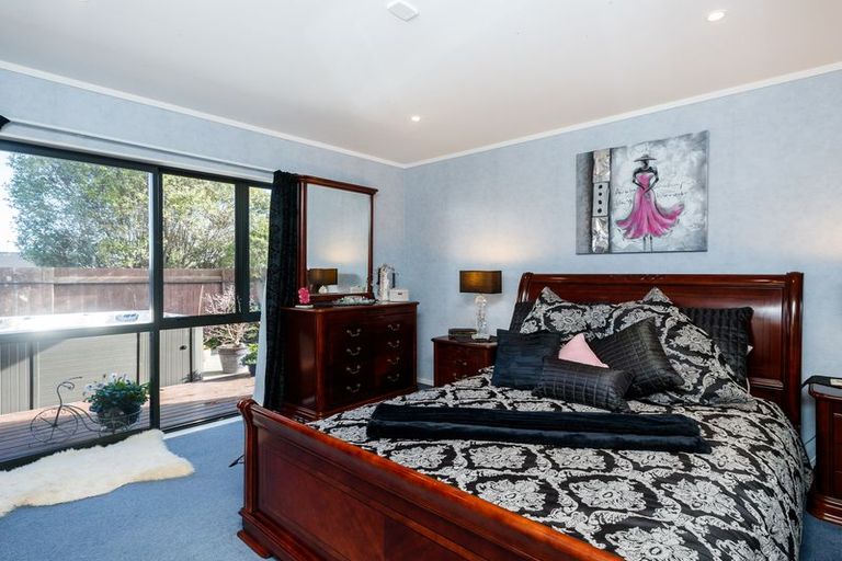 Photo of property in 11 Aspen Way, Kelvin Grove, Palmerston North, 4414