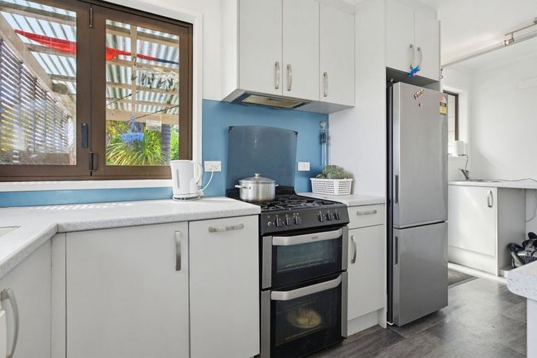 Photo of property in 9 Panzic Place, Glen Eden, Auckland, 0602