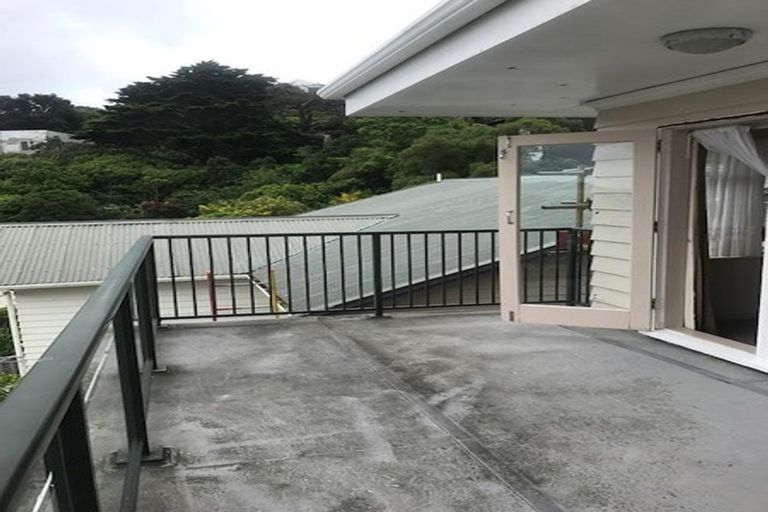 Photo of property in 37 Tio Tio Road, Miramar, Wellington, 6022