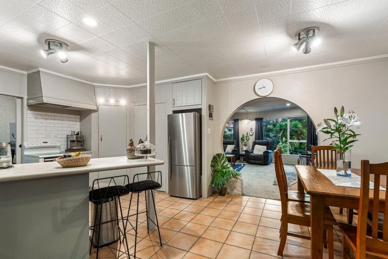 Photo of property in 16 Ribblesdale Road, Henderson, Auckland, 0612