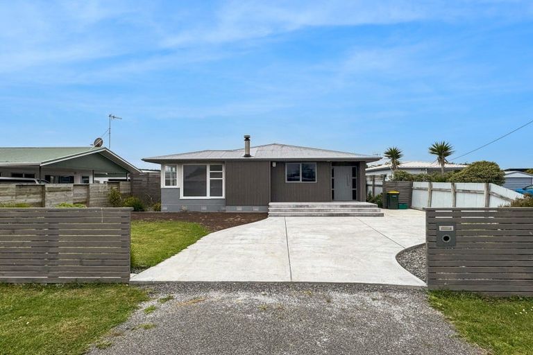 Photo of property in 12 Hart Street, Foxton Beach, Foxton, 4815