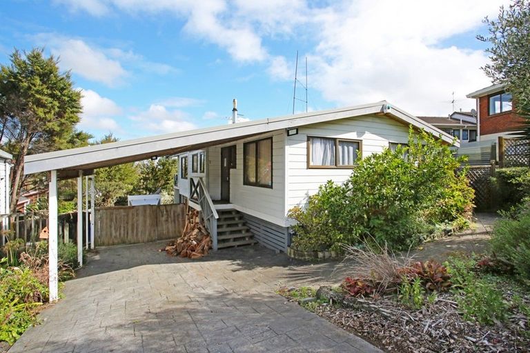 Photo of property in 3 Cantua Close, Totara Heights, Auckland, 2105