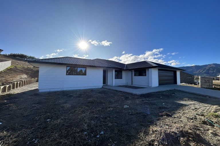 Photo of property in 37 Tomtit Crescent, Lake Hawea, 9382