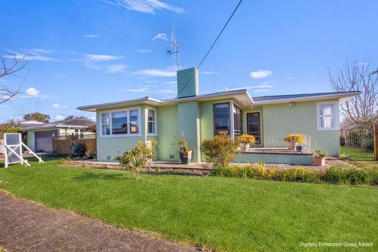 Photo of property in 2 Marsden Place, Awapuni, Palmerston North, 4412