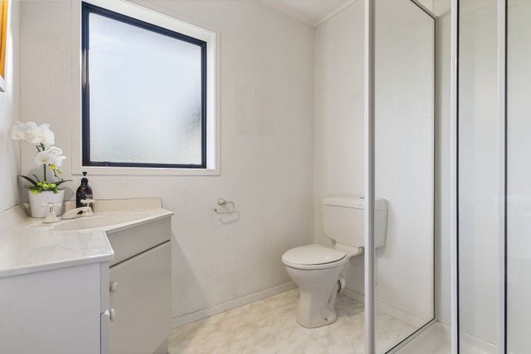 Photo of property in 24 Bert Wilson Place, Cockle Bay, Auckland, 2014