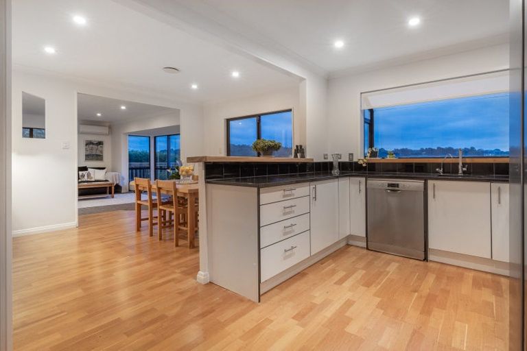 Photo of property in 40 Mercury Way, Whitby, Porirua, 5024