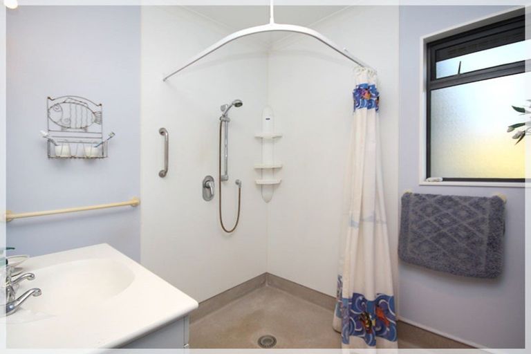 Photo of property in 4 Low Avenue, Foxton Beach, Foxton, 4815