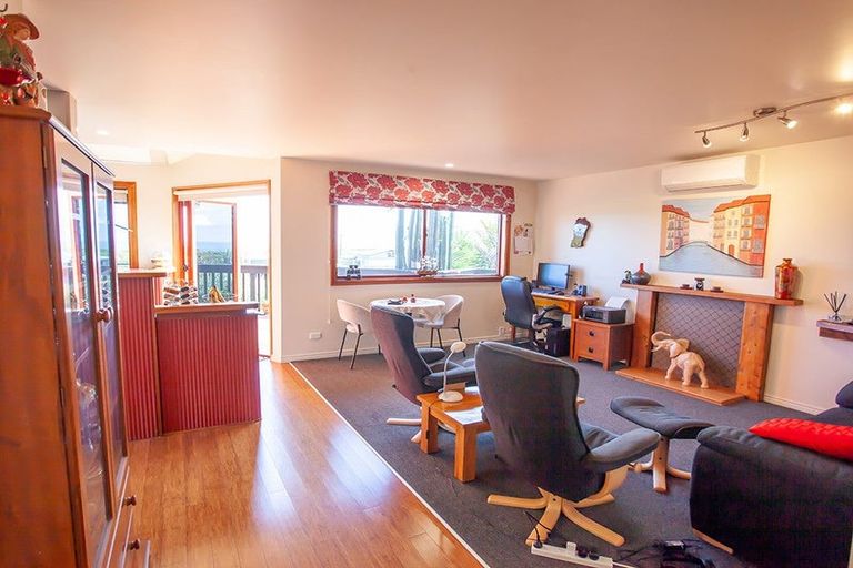 Photo of property in 6 Battiscombe Terrace, Waitara, 4320