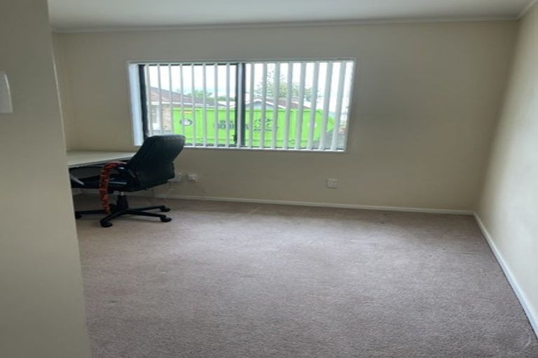 Photo of property in 2/212 Te Atatu Road, Te Atatu South, Auckland, 0610