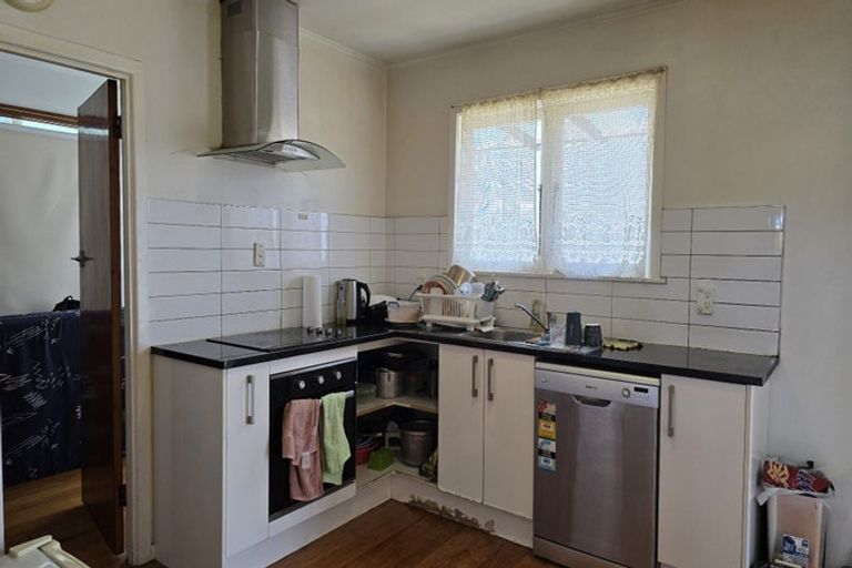 Photo of property in 4 Binsted Road, New Lynn, Auckland, 0600
