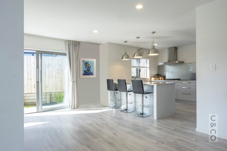 Photo of property in 54 Vinistra Road, Kumeu, 0810