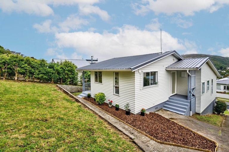 Photo of property in 61 Davidson Crescent, Tawa, Wellington, 5028