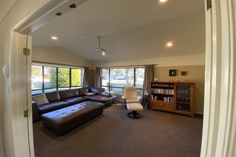 Photo of property in 2 Sunset Drive, Pukekohe, 2120