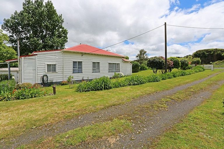 Photo of property in Dwg & Ex Dairy Factory, 25 Old Normanby Road, Okaiawa, Hawera, 4678