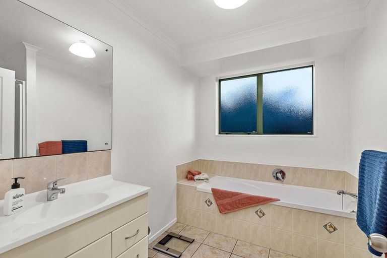 Photo of property in 9 Swanson Oaks, Swanson, Auckland, 0612