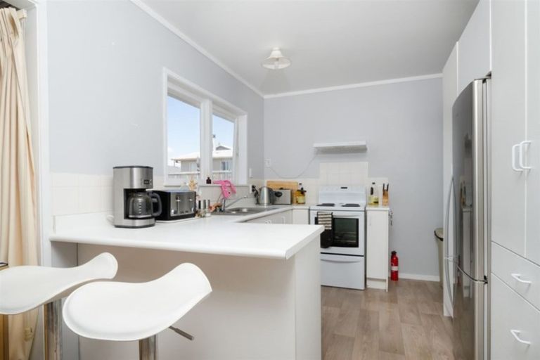 Photo of property in 73 Waimumu Road, Massey, Auckland, 0614