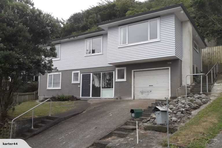 Photo of property in 35 Franklyn Road, Tawa, Wellington, 5028