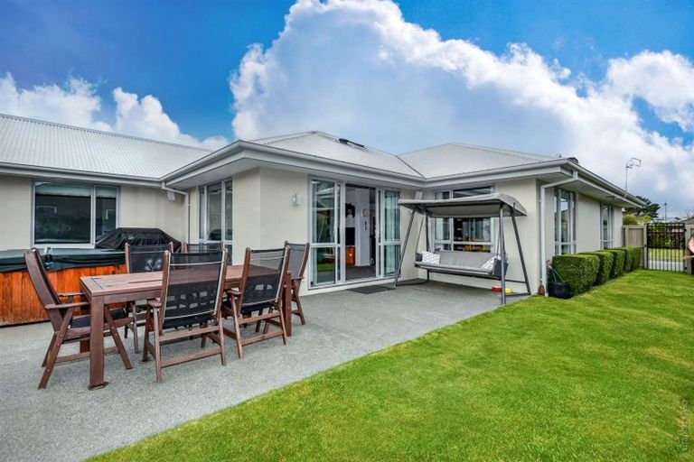 Photo of property in 35 Reka Street, Parklands, Christchurch, 8083