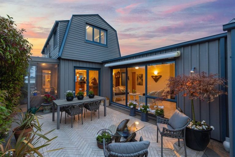 Photo of property in 141 Main Road, Redcliffs, Christchurch, 8081