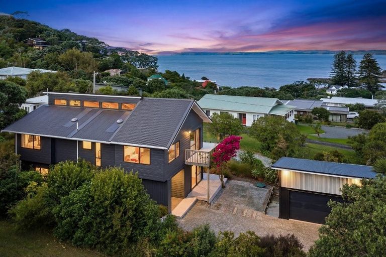 Photo of property in 29 Grand View Road, Leigh, 0985